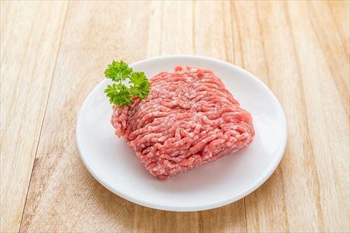 お皿にのったひき肉