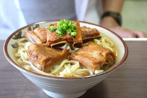 沖縄郷土料理ソーキそば