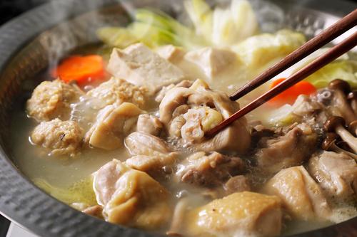 鍋で人気のキャベツと鶏肉の組み合わせ