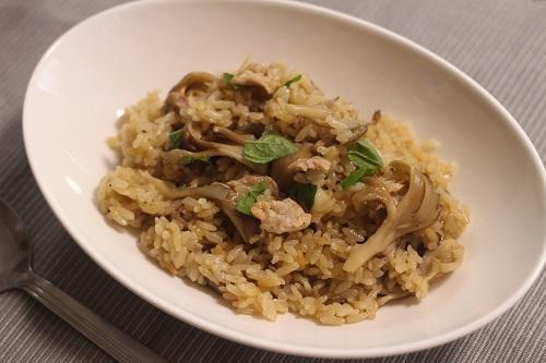 洋風炊き込みごはんのような!「豚肉と舞茸のガーリックピラフ」