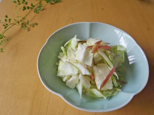 実は奥が深い 野菜の塩揉み その効果と向いている野菜とは 食 料理 オリーブオイルをひとまわし