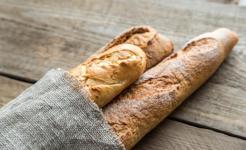 バタールとは？バゲットよりも太くて短いフランスパンの一種を解説！