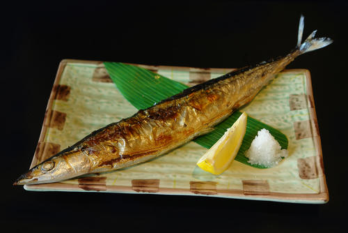 焼き魚をきれいに食べるコツ。魚を食べる際のマナーも解説