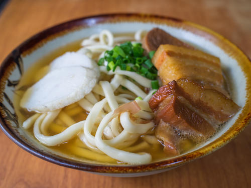 沖縄そばの作り方 ダシの取り方や手打ち麺について 食 料理 オリーブオイルをひとまわし