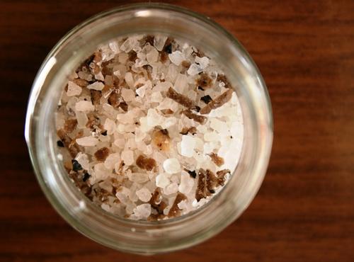 流行の【フレーバー塩】とは？種類や特徴、賢い使い方を紹介