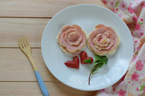 ハムの飾り切りの基本的な作り方 花や生き物などの作り方を紹介 食 料理 オリーブオイルをひとまわし