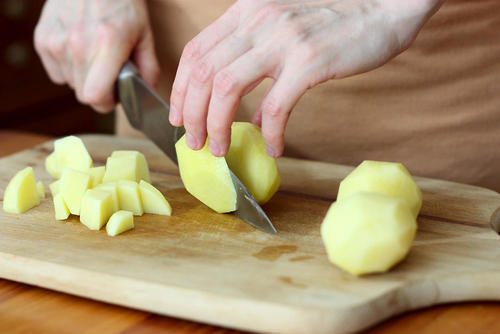 野菜を角切りに切る方法。角切りは応用が利く！