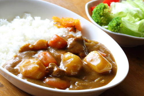 今日のカレーはいつもと違う？ポイントは隠し味の味噌にあり