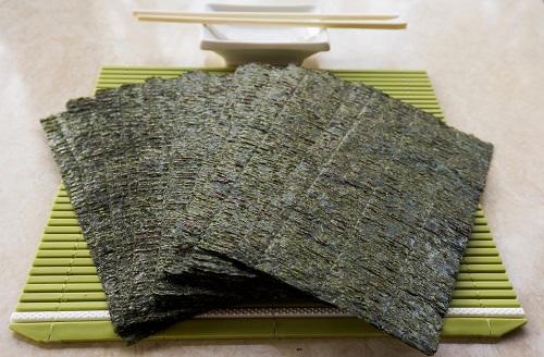 【海苔】のカロリーと糖質量。焼き海苔と味付けの海苔での違いも解説