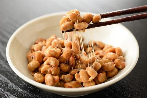 納豆のカロリーや効能を紹介！栄養価をアップさせる食べ方も