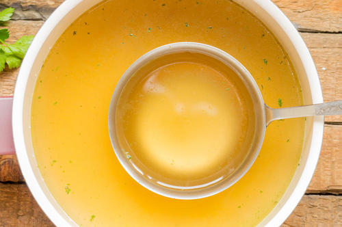 本格的な【洋風だし】の引き方。固形スープの素とは差が歴然！