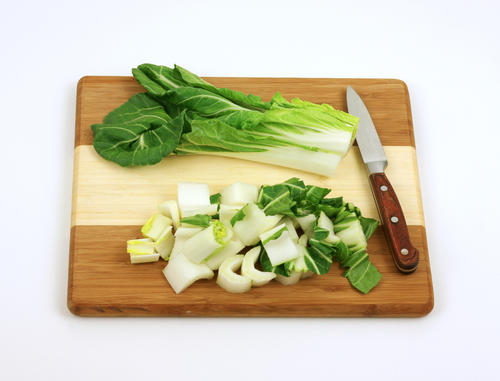 青梗菜（チンゲンサイ）の正しい切り方。料理に合わせて使い分けよう！