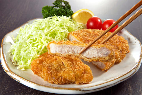 とんかつを自宅で美味しく作る！下ごしらえ・揚げ時間のコツとは