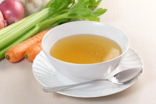 コンソメスープのカロリーや栄養分を解説。ダイエットに効果はある？