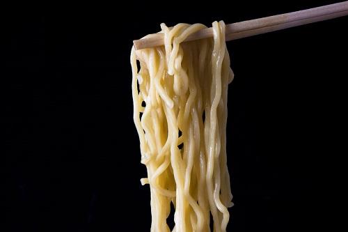 管理栄養士監修 ラーメンの麺のカロリーと手打ち麺の作り方 食 料理 オリーブオイルをひとまわし