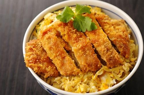 カツ丼には豚肉のどの部位が良い ロースとヒレの違いを知ろう 食 料理 オリーブオイルをひとまわし