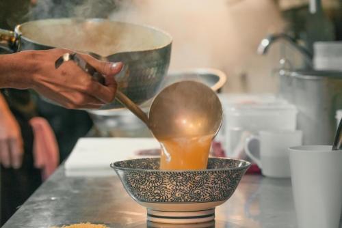 こってり派が好む「とんこつラーメン」と「味噌ラーメン」の違いを分析！