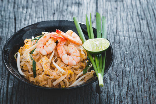 タイの定番料理【パッタイ】のカロリーや糖質はどれくらい？