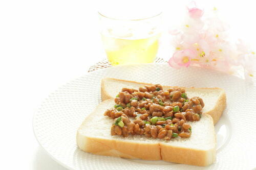 風味を楽しめる納豆トースト！気になるカロリーや栄養を紹介