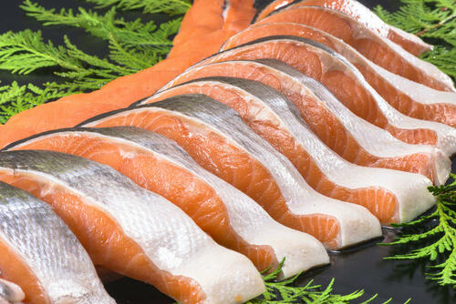 鮭の冷凍保存は下味がカギ！解凍から焼き方まで冷凍のコツを伝授