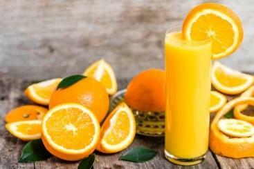 朝食の友！オレンジジュースとリンゴジュースのカロリーと栄養を比較