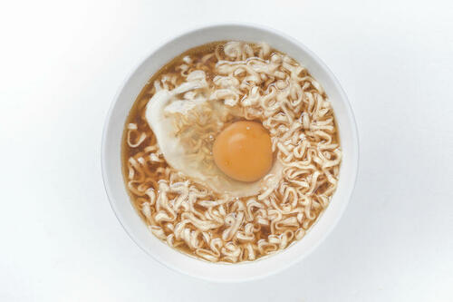 インスタントラーメンの簡単レシピ！卵を加えるだけで栄養を補える？