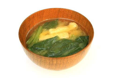 さまざまな具材と相性バツグン！美味しい小松菜入り味噌汁の作り方