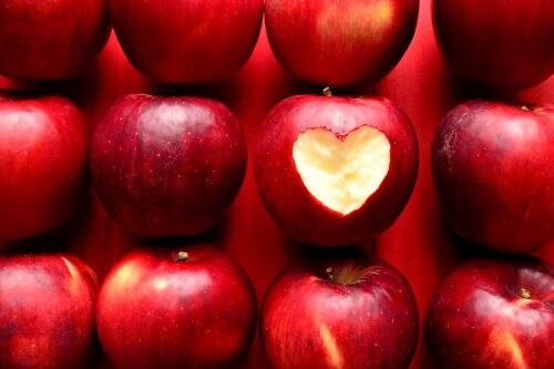 市場にはあまり出回らない珍しいりんご【千秋】の特徴と選び方！