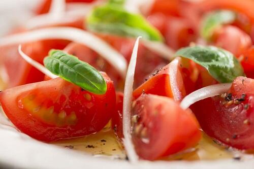 トマトサラダは体形維持のサポーター！低カロリーで栄養満点