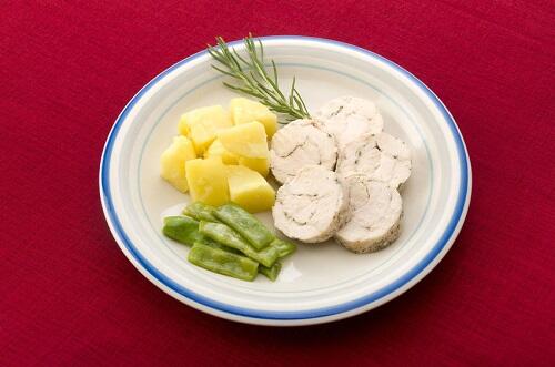 鶏ハムの味付けは塩と砂糖が基本！ほかの味付けでも美味しく作れる！