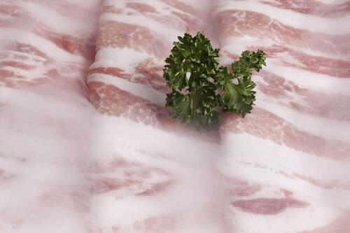 【管理栄養士監修】豚バラ肉のカロリーを解説！カロリーオフの方法も！