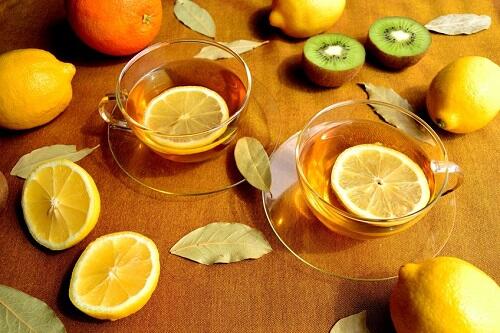 紅茶にレモンを入れると色が薄くなる理由とは？