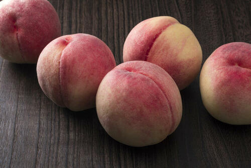小ぶりで可愛い極早生種の桃【ちよひめ】の味わいと特徴を紹介
