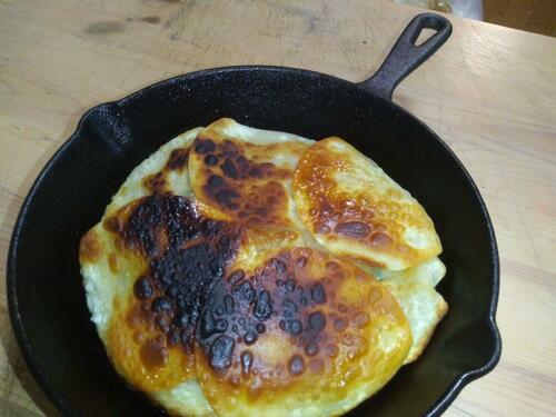 包まない餃子を楽にきれいに焼くにはスキレットを使おう！