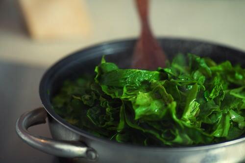 ちぢみほうれん草とは？冬限定の甘くてえぐ味が少ないほうれん草を紹介