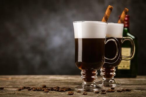 世界の変わったコーヒーの飲み方を紹介！塩やチーズを入れるって本当？