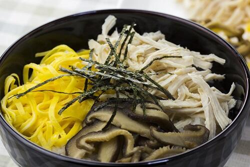 夕食にもおすすめ！奄美大島の郷土料理【鶏飯】の簡単な作り方