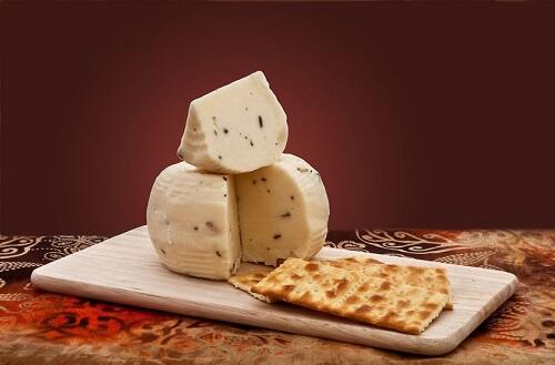 トリュフ入りの贅沢チーズ【クルティン】の魅力や美味しい食べ方