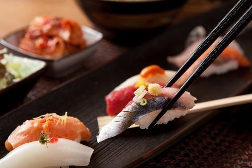 くら寿司で最もカロリーの高いネタと低いネタはどれ？