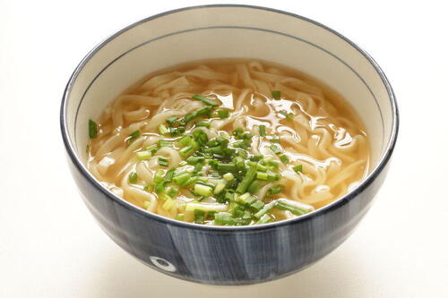 カップうどんの塩分量はどれくらい 塩分をカットするアレンジも 食 料理 オリーブオイルをひとまわし
