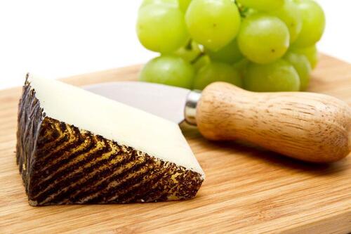 スペインを代表する【マンチェゴチーズ】の特徴とは？おすすめの食べ方も