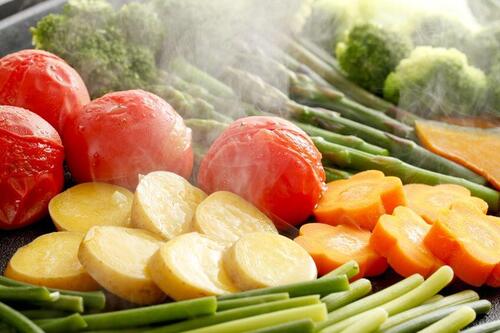 【蒸し野菜鍋】の作り方を紹介！野菜を無理なくたっぷり摂ろう