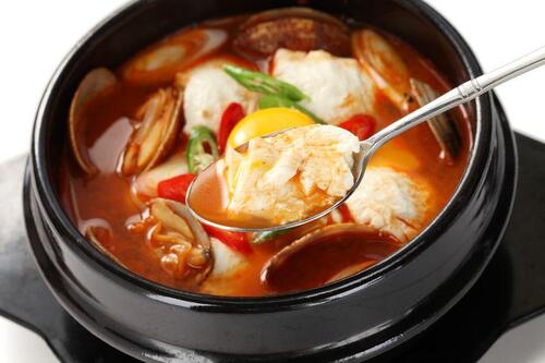 韓国料理の定番【スンドゥブチゲ】の簡単な作り方！
