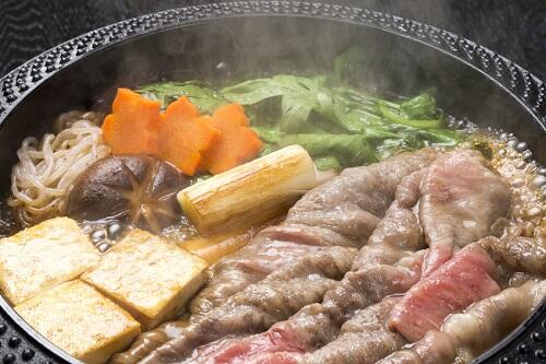 奥が深い【すき焼き】肉選びや具材の切り方そして作り方のコツとは