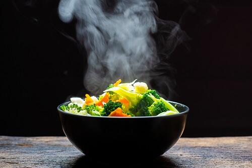 【蒸し野菜鍋】ホットプレートがおすすめ！簡単・美味しい作り方を伝授