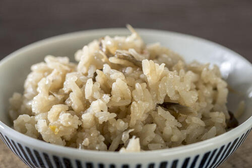 【炊き込みごはん】には鯖缶が便利！味付き鯖缶で手軽にアレンジしよう