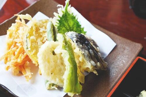 【天ぷら】を美味しく作るコツまとめ！カロリーを減らす方法も紹介！