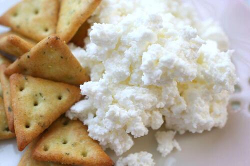 カッテージチーズ とは 味も食感もチーズの中の変わり種 食 料理 オリーブオイルをひとまわし