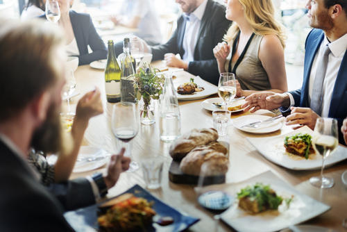 海外の方との会食マナー。宗教上食べられない食材を知っておこう！