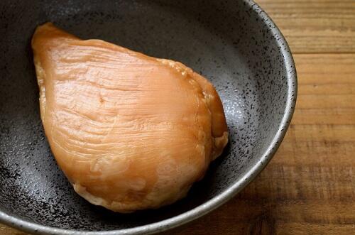 【スモークチキン】のおすすめの食べ方！余ったときの保存方法も